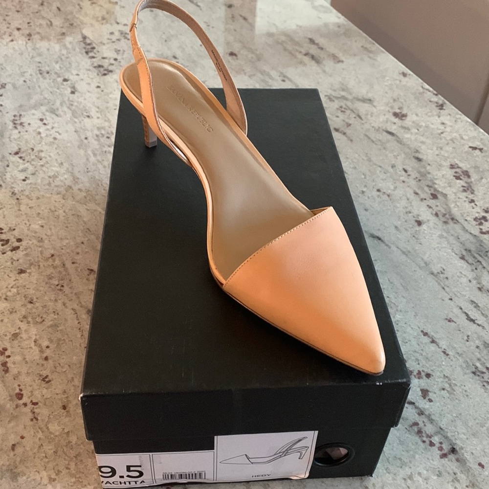 Banana Republic Kitten heel